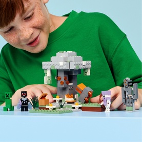 Minecraft&reg; The Pale Garden Brick Building Set
