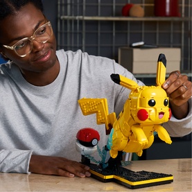 Pok&eacute;mon&trade; Pikachu & Pok&eacute; Ball Adult Building Kit