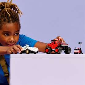 LEGO&reg; Sonic the Hedgehog&trade; Silver's Car vs. Knuckles' Monster Truck