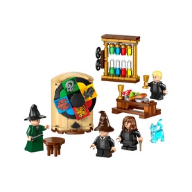 LEGO&reg; Harry Potter&trade; Hogwarts&trade; Castle: Sorting Hat&trade; Ceremony