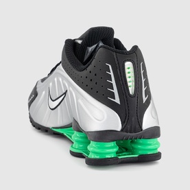 Shox R4 Trainers