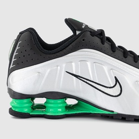 Shox R4 Trainers