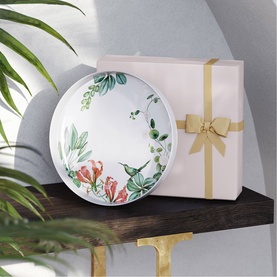 Villeroy & Boch Avarua Gifts Serving Bowl 33cm in white bone porcelain with tropical botanical motifs, hummingbird detail, and fine gold rim