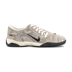 W T90 Trainers