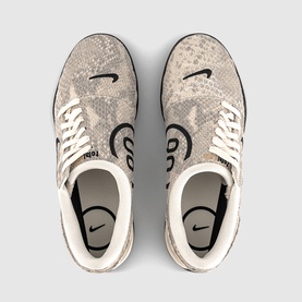 W T90 Trainers