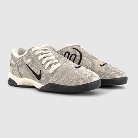 W T90 Trainers