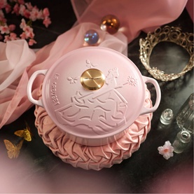 Wicked Collection Glinda Embossed Round Casserole