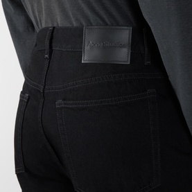 2021M Mid-Rise Wide Leg Jeans