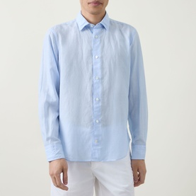 Model wearing Boggi Milano light blue casual shirt in tencel-linen blend, styled with white trousers