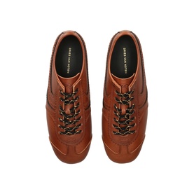 Dustin Trainers