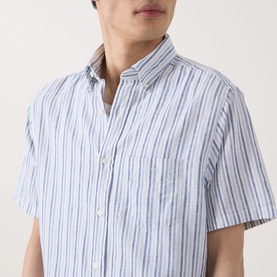 Model wearing Gant Reg Shirt in vintage blue stripe, short sleeve linen-cotton blend with button-down collar and chest pocket.