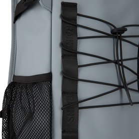 Rains Trail Mountaineer Bag in Pool, close-up of bungee cord front storage and side mesh pocket on grey waterproof backpack