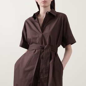 Model wearing InWear Ellin Belted Shirt Dress in Dark Brown, short sleeves, point collar, self-tie waist belt, midi length cotton fabric
