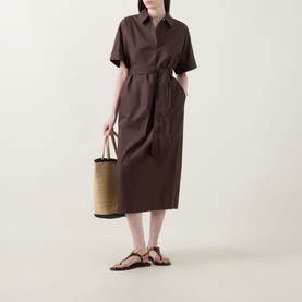 Model wearing InWear Ellin Belted Shirt Dress in Dark Brown, midi length with self-tie belt, styled with a woven tote bag and flat sandals.