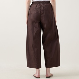 Model wearing InWear Raven Wide-Leg Trousers in dark brown, shown from behind, featuring elasticated waistband and wide-leg silhouette