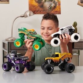Official 1:24 Scale Batman Collector Monster Truck