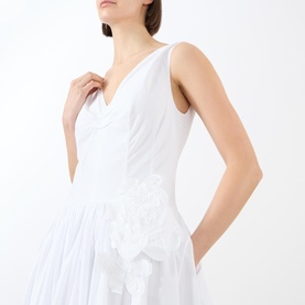 Flower Appliqu&eacute; Pleated Flared Dress