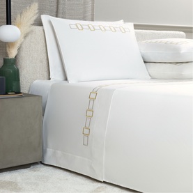 Bold Embroidered Towel Ivory