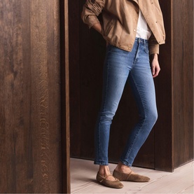 The 90s Slim Leg Jeans