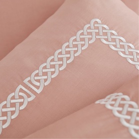 400 Thread Count Celtic Knot Duvet Set White on Rose Pink