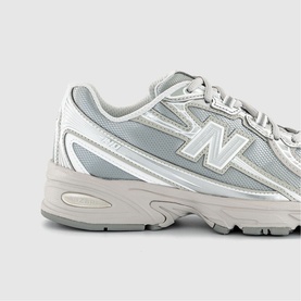 740 V2 Trainers