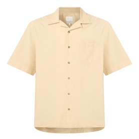 A.P.C. Jude Pocket Shirt in beige, short-sleeved with bowling collar, button fastening, chest pocket and straight hemline