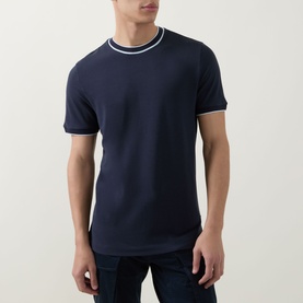 Model wearing Boss Black Casual Thompson Tipped T-Shirt in dark blue with white tipped crew neck and sleeve trims, styled with dark jeans