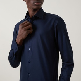 Model wearing Hugo Boss Hank K Single-Cuff Shirt in dark blue, slim fit with spread collar, front button fastening and buttoned cuffs