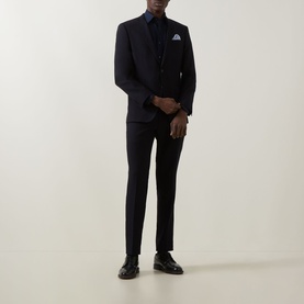 Model wearing Hugo Boss Hank K Dark Blue Single-Cuff Shirt, styled with navy suit, pocket square, and black leather shoes.