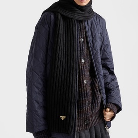 Triangle Logo Knitted Oblong Scarf