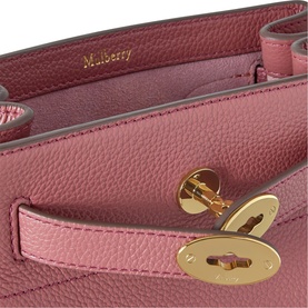 Mulberry Islington Bucket Bag in Pink Scrumpy, close-up of gold-tone Postman's Lock closure and foil-embossed logo on soft pebbled leather.