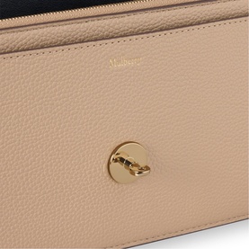 Mulberry Darley Clutch in Crumpet pebbled leather, close-up of gold-tone Postman's Lock closure detail