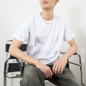 Gesture Graphic T-Shirt