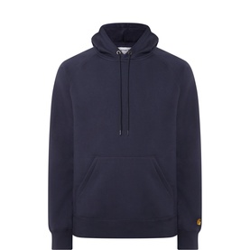 Carhartt Chase Logo Hoodie in dark navy, kangaroo pocket, gold embroidered logo, drawstring hood, ribbed cuffs, raglan sleeves