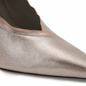 Vera Leather Courts