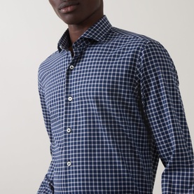 Model wearing Gherardi navy cotton casual shirt with white check pattern, button-front fastening and spread collar, close-up view