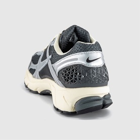 Zoom Vomero 5 Trainers