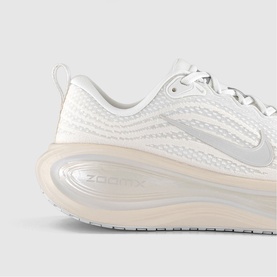 Vomero Plus Trainers