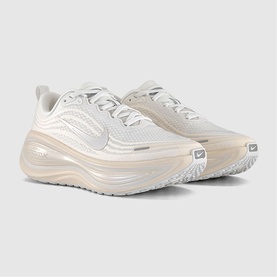 Vomero Plus Trainers