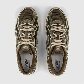740 V2 Trainers