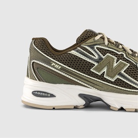 740 V2 Trainers