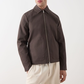 Model wearing Samsoe & Samsoe Paulo Zip Overshirt in Turkish Coffee with point collar, two-way zip, and patch pockets, styled with cream trousers