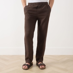 Model wearing Samsoe & Samsoe Jabari Casual Trousers in Turkish Coffee, slim-leg linen with elasticated waistband, styled with brown sandals