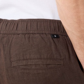 Model wearing Samsoe & Samsoe Jabari Casual Trousers in Turkish Coffee, showing rear patch pocket and logo detail on linen fabric.