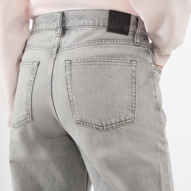 Hugh Mid-Rise Wide Leg Jeans