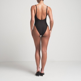 Signature Swim Scoop Neck One Piece Onyx