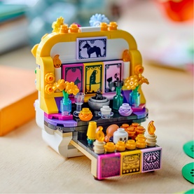 Lego Altar of the Dead D&iacute;a De Los Muertos Skull D&eacute;cor building set in multi, featuring colourful ofrenda with flowers, skulls and decorative details