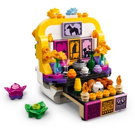 Lego Altar of the Dead D&iacute;a De Los Muertos Skull D&eacute;cor set, multicoloured ofrenda with flowers, candles, skull decorations and two small figures