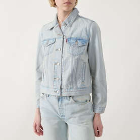 Model wearing Levis The Original Trucker Jacket in De Oro Trucker light wash denim, with spread collar, chest pockets, and tobacco stitching. Styled