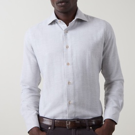 Model wearing Eleventy Grigio Chiaro Melange cotton casual shirt with spread collar and tan buttons, styled with brown leather belt.